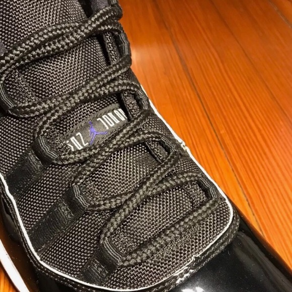Air Jordan Retro 11 SpaceJam - Picture 2 of 6
